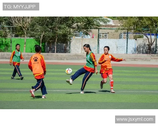 足球明星携手实现足球迷梦想点燃激情与希望的美好时刻